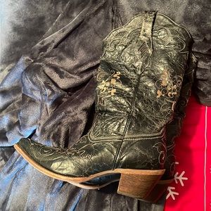 Beautiful corral boots 9.5